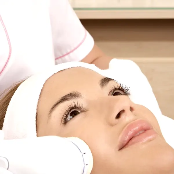 Img-Dra_Claudia_Arenas-Servicios-Salud_Facial_Corporal