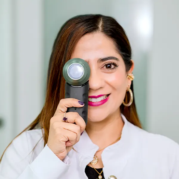 Img-Dra_Claudia_Arenas-NosotrosHome-2025